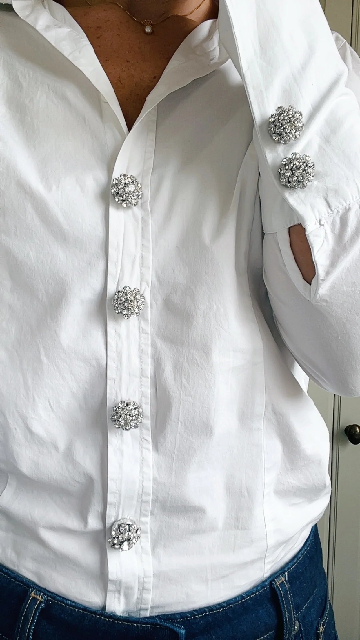 Olivia – Kristallblomma Knappberlock Silver